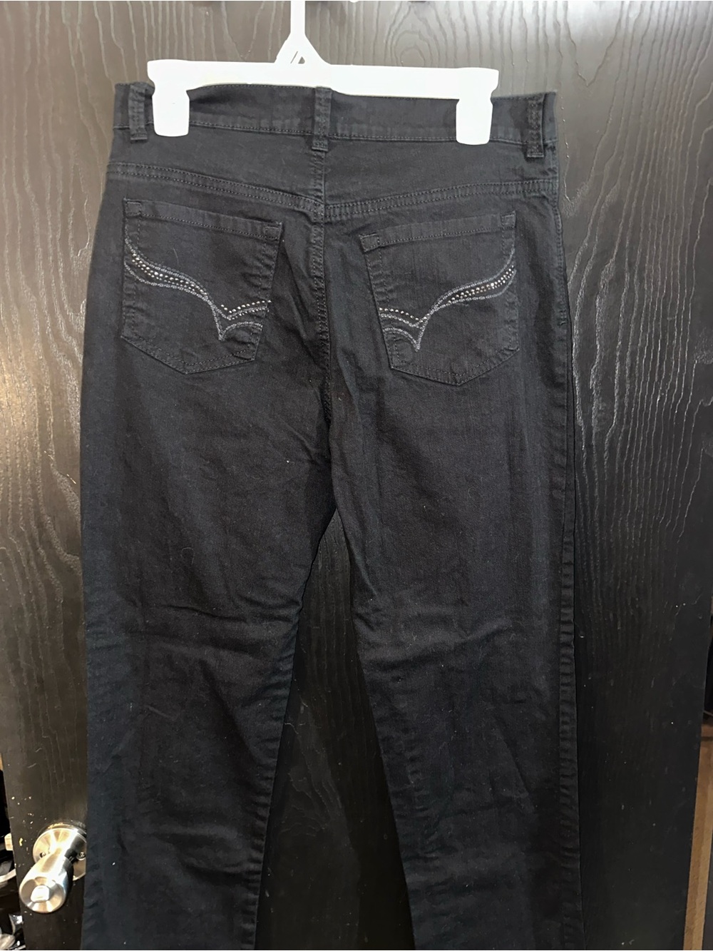 #79Gloria Vanderbilt Black Boot Cut Jeans with Subtle Back Pocket Detail